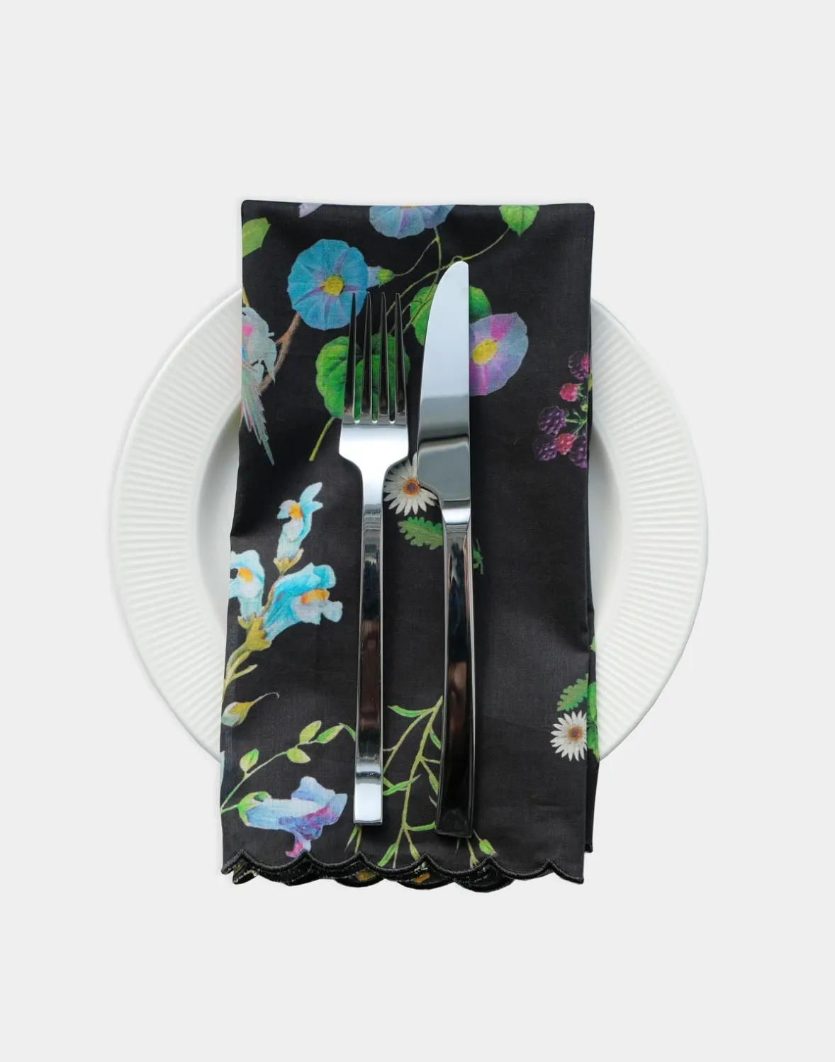 Cynthia Rowley Scallop Embroidered Edge Dinner Napkin- Home